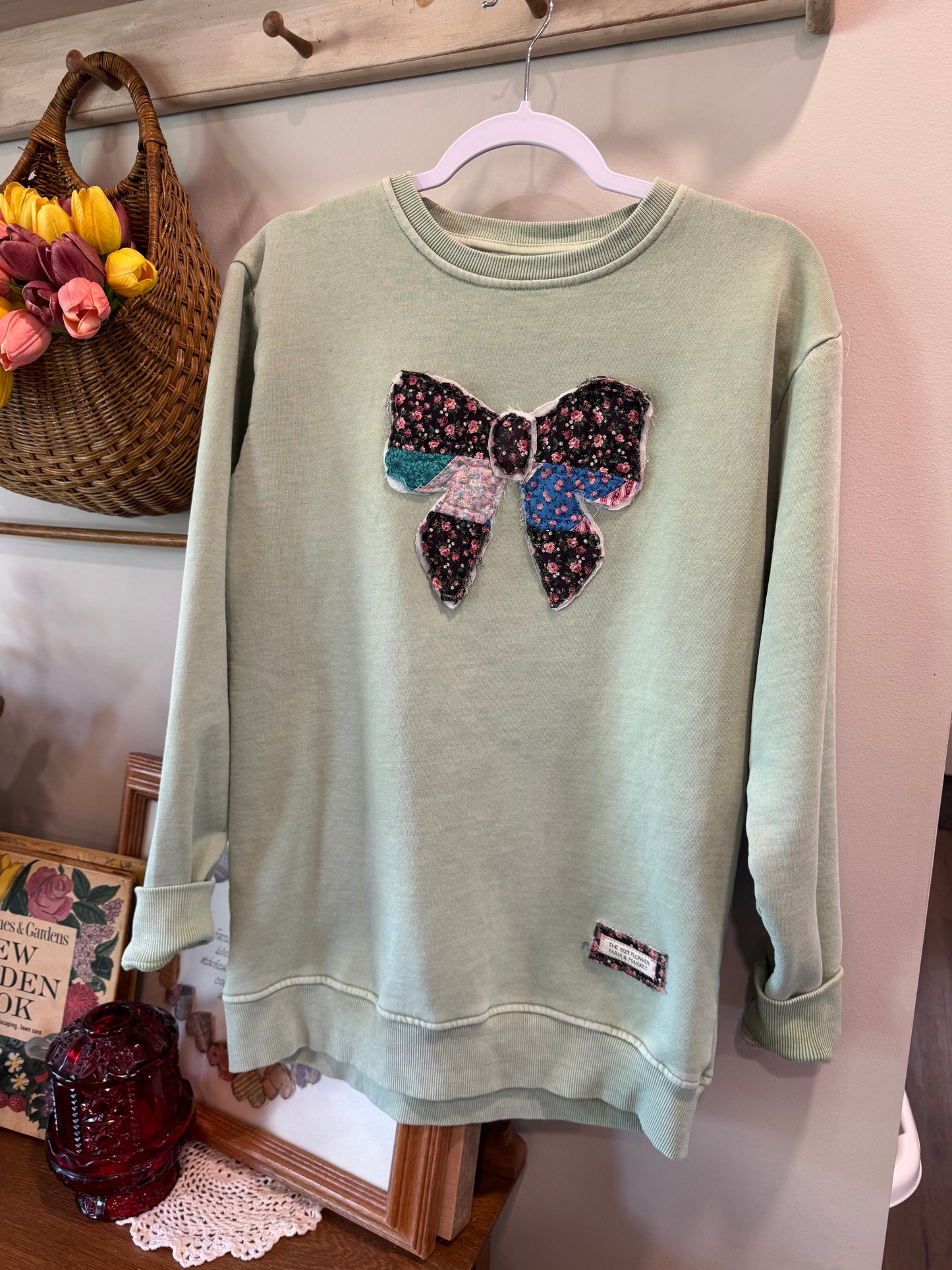 Medium Quilted Bow Sweatshirt
