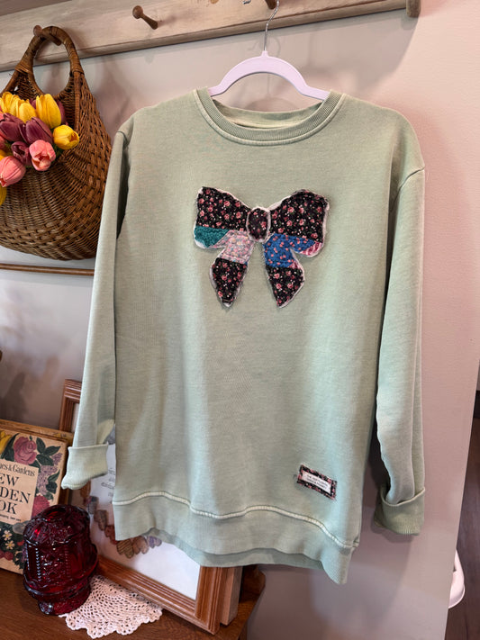 Medium Quilted Bow Sweatshirt